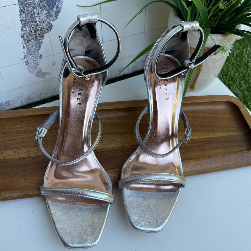 Ted Baker🍂🍁triple strap silver leather - Picture 7 of 12